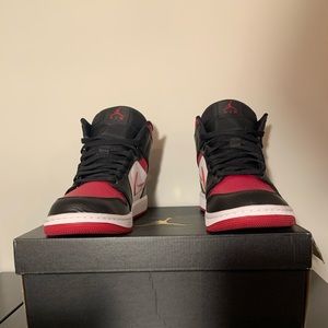 Nike Air Jordan 1 Mid Bred size 9.5 Excellent Condition.